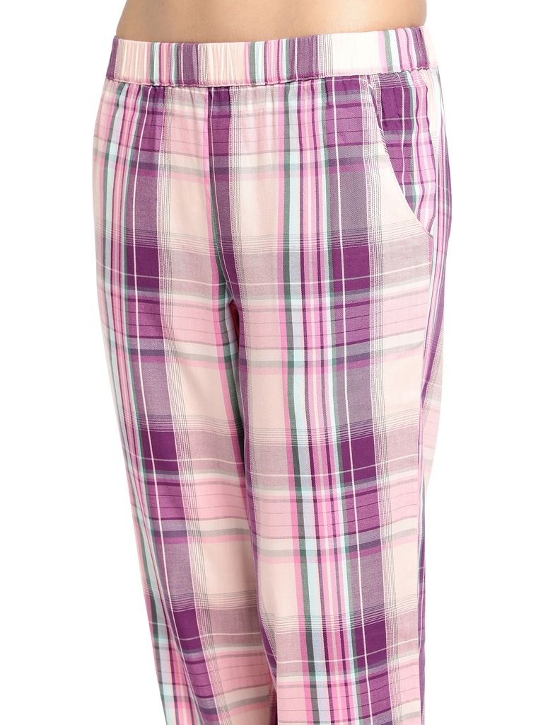 Dominic (W) Closeup 2