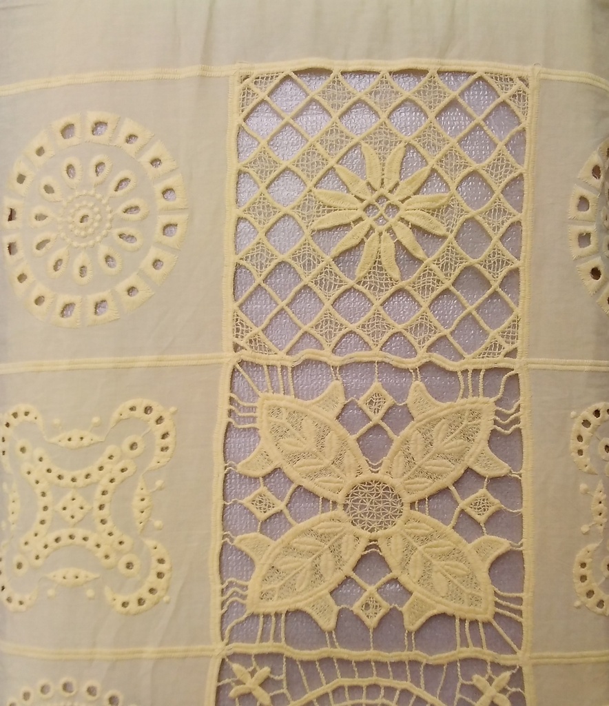 [CH 259(A)100% COTTON ( 250 GLM) (124 CMS)(Embroidery)] CH 259 (A)