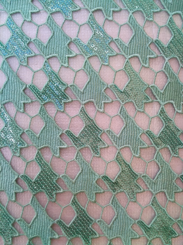[CH 122 100% POLYESTER 100% PET SEQUIN (120-125 CMS) (Lace)] CH 122