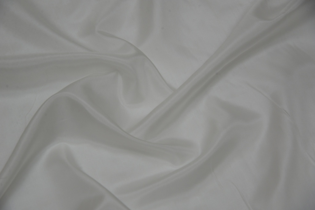 [Habutai 8mm 35 GSM 100% SILK RFD] CARNATIONS 8 54” RFD
