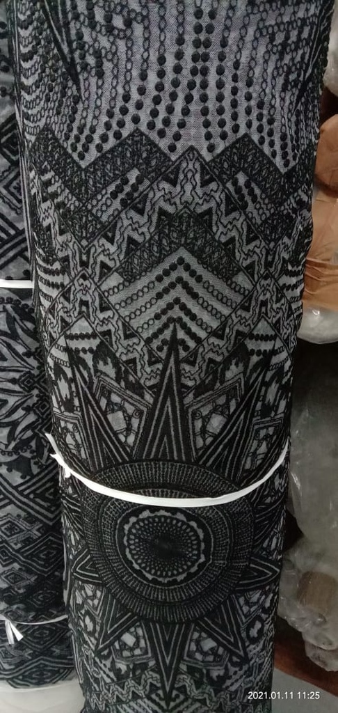 [NDEBELE SHAWL (White Base, Off White Emb)] CH 429