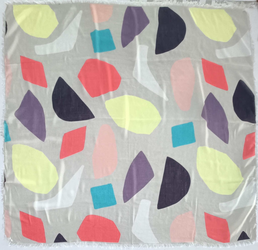 91B330 Scarf 130cm x 130cm