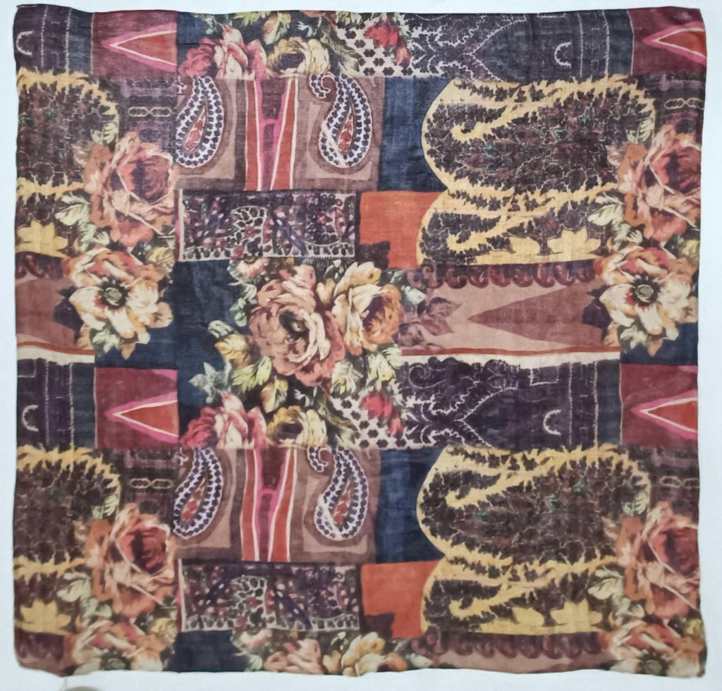 91B162 Scarf 90cm x 90cm