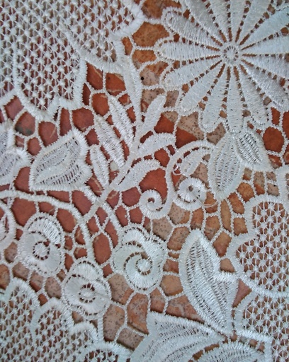 [CH 124 100% POLYESTER (120-125 CMS) (Lace)] CH 124